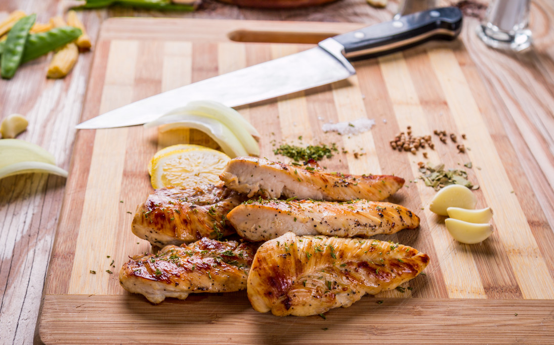 closeup-directly-above-over-head-top-angel-view-of-grilled-barbecue-chicken-breast-on-a-bamboo-board_t20_GGW9vR